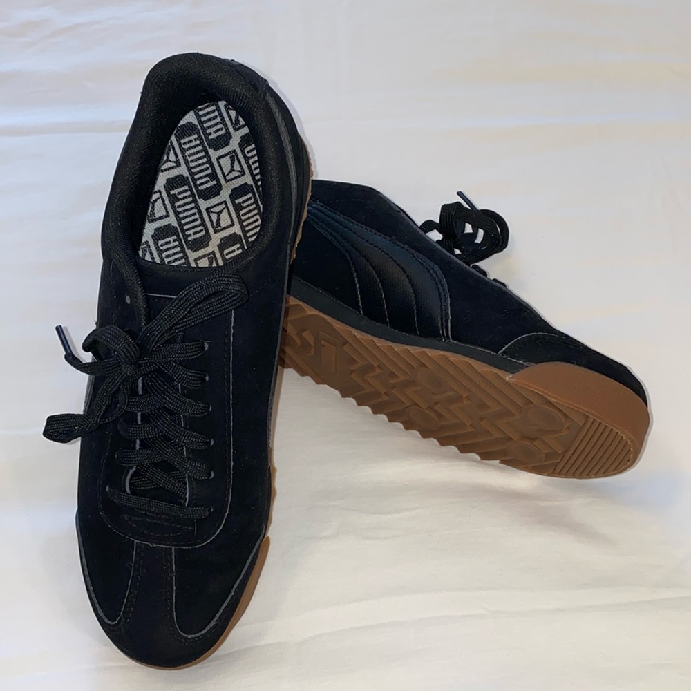 NEW PUMA sneakers. US women’s size 10 / UK size 7.5 / EUR size 41 / CM 26.5.